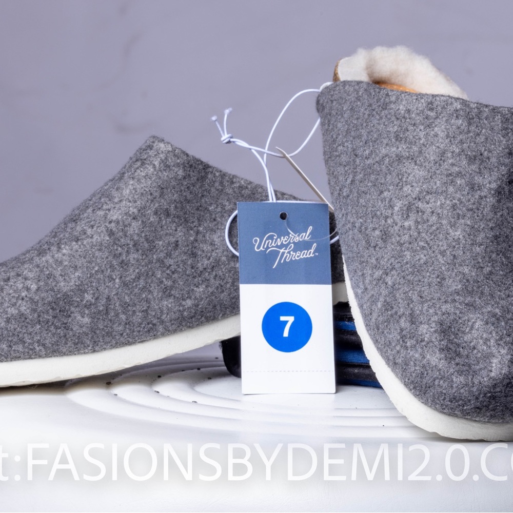 NEW Women’s Bev Clog Size 7  Slip-On Shoe Gray Felt Mule Universal Thread